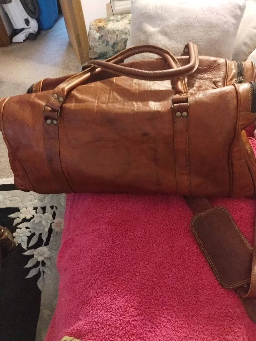 Komalas LeatherMens Duffle Bag With Shoulder Strap Sz 11 By 22